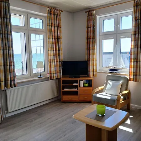 Gaestehaus-gorch-fock-wohnung-2-mit-direktem-meerblick