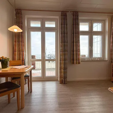 Gaestehaus-gorch-fock-wohnung-2-mit-direktem-meerblick *